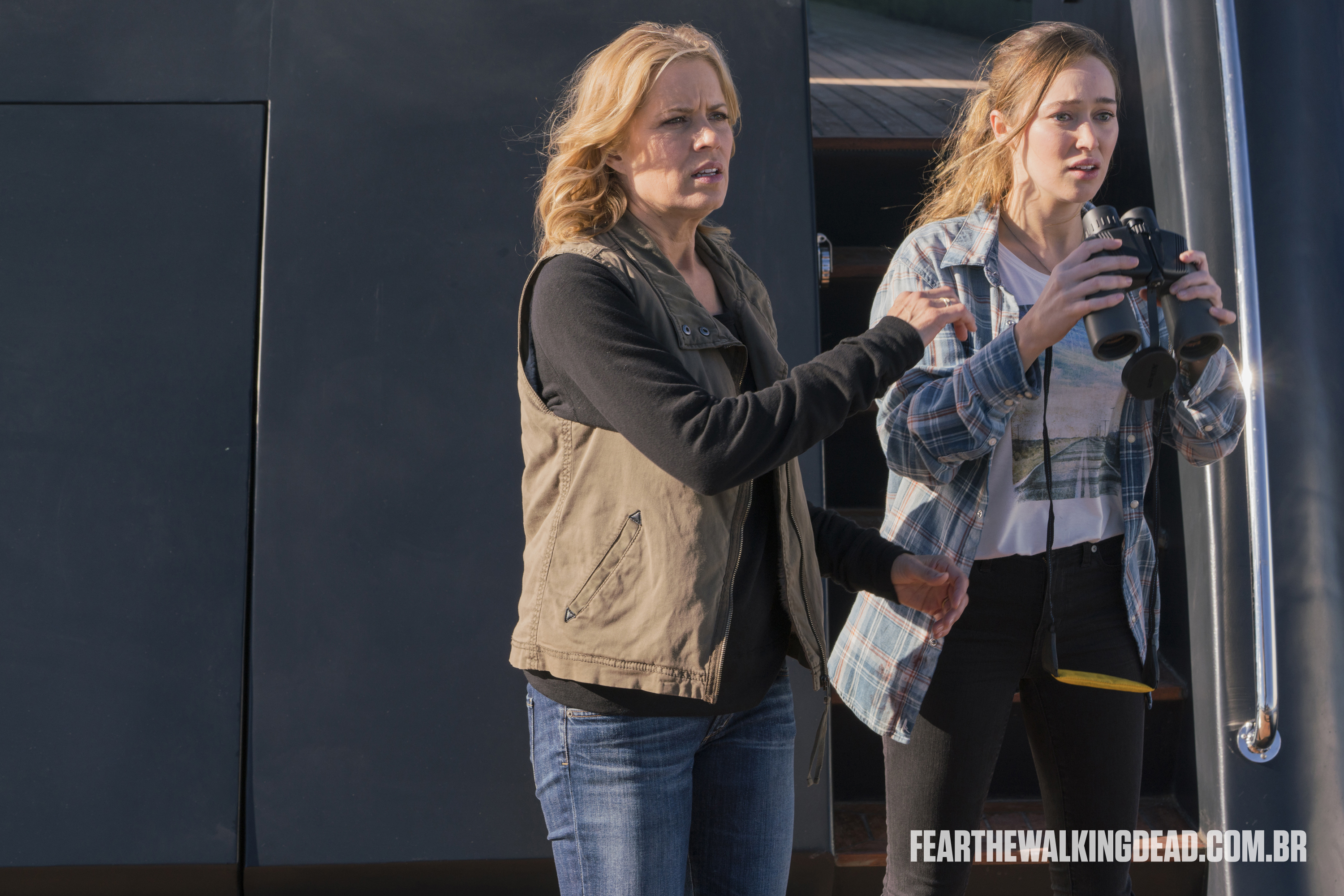 Madison Clark e Alicia Clark - Fear the Walking Dead S02E01 - "No Safe Harbor"