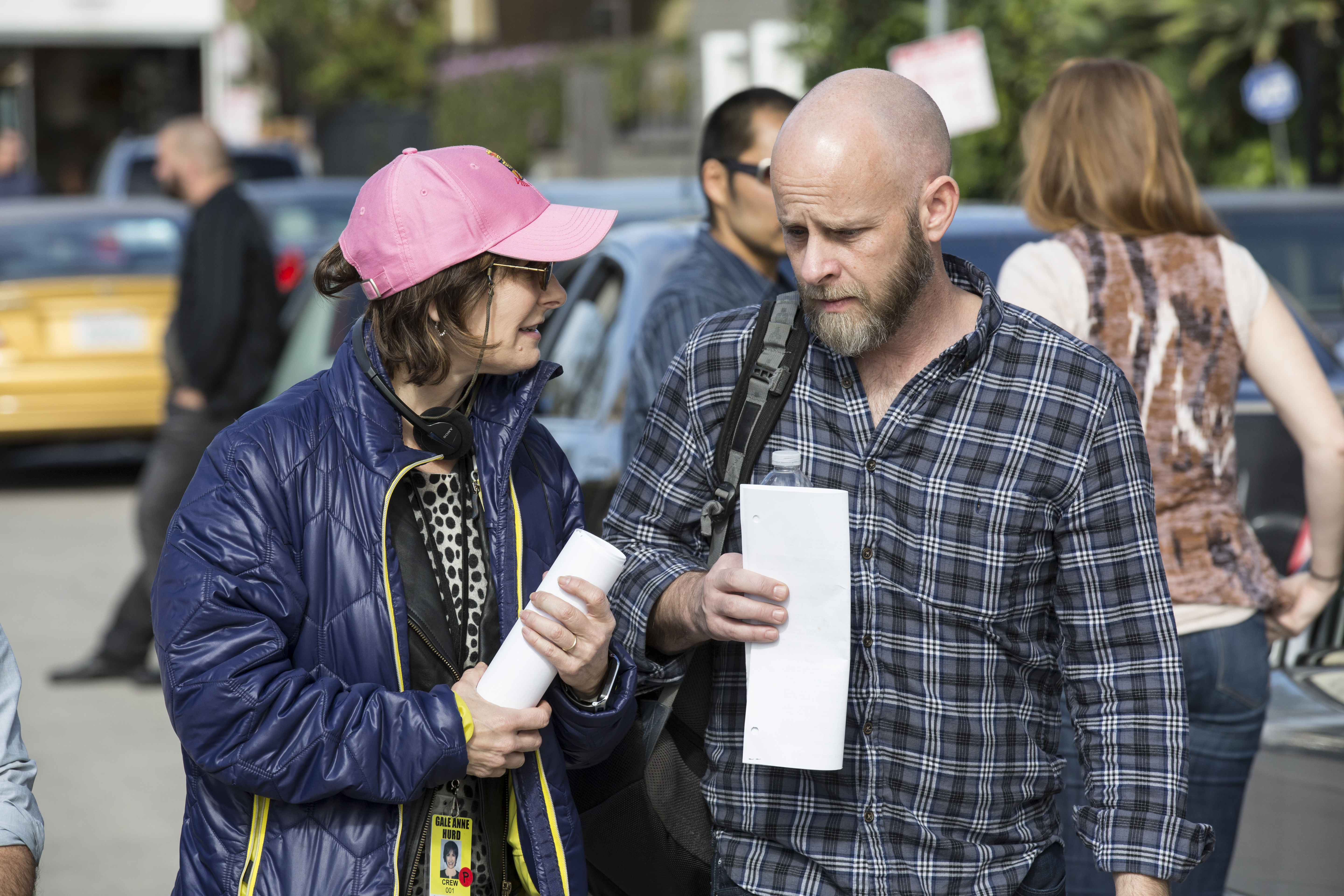 Produtora Executiva Gale Anne Hurd e o Produtor Executivo/Showrunner Dave Erickson - Fear the Walking Dead 1ª Temporada, Episódio 1 | Foto por Justin Lubin/AMC