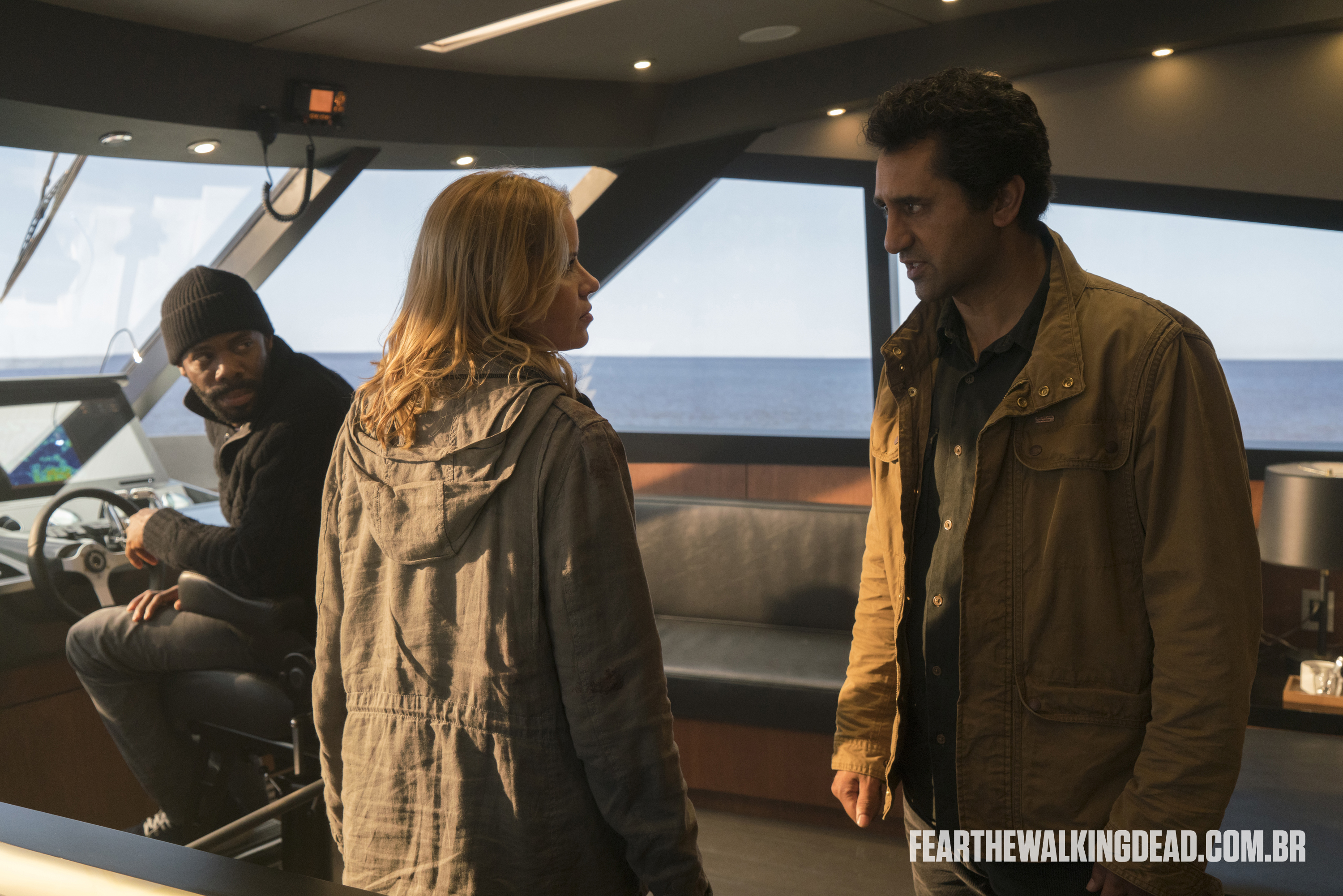 Victor Strand, Madison Clark e Travis Manawa - Fear the Walking Dead S02E01 - "No Safe Harbor"