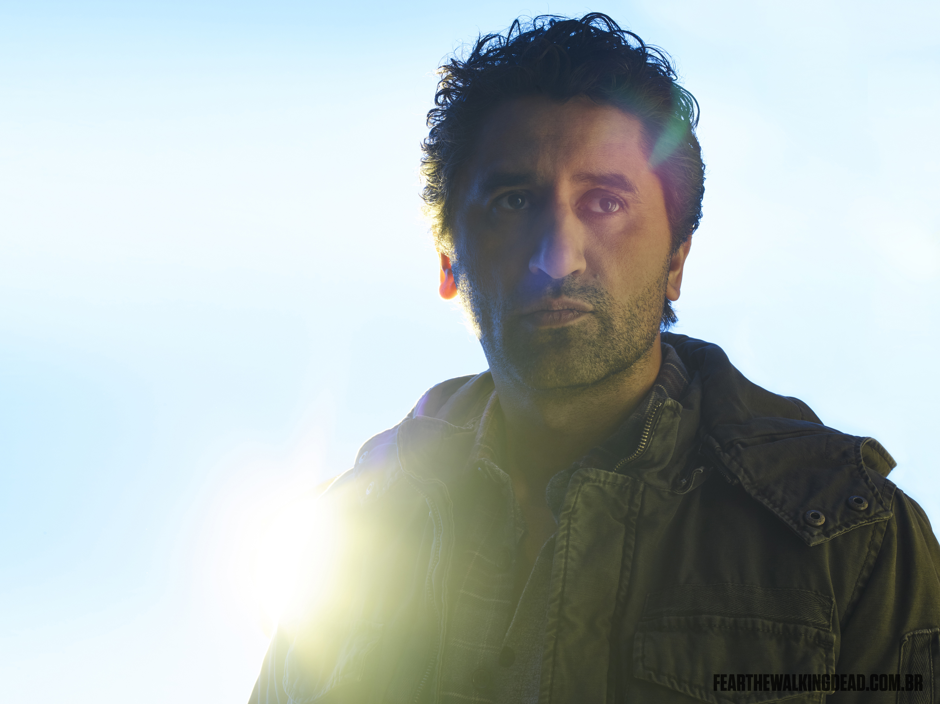 Cliff Curtis como Travis Manawa - 2ª Temporada de Fear the Walking Dead 