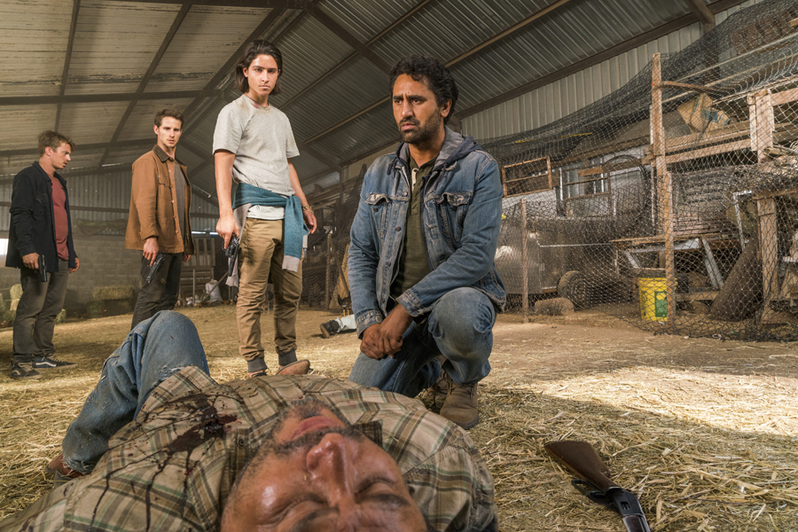 Cliff Curtis as Travis Manawa, Lorenzo James Henrie as Chris Manawa, Kelly Blatz as Brandon Luke, Kenny Wormald as Derek, Gustavo Pastrana as Farmer  - Fear The Walking Dead _ Season 2, Episode 10 -  Photo Credit: Richard Foreman/AMC